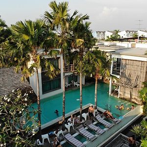 Paragon Inn